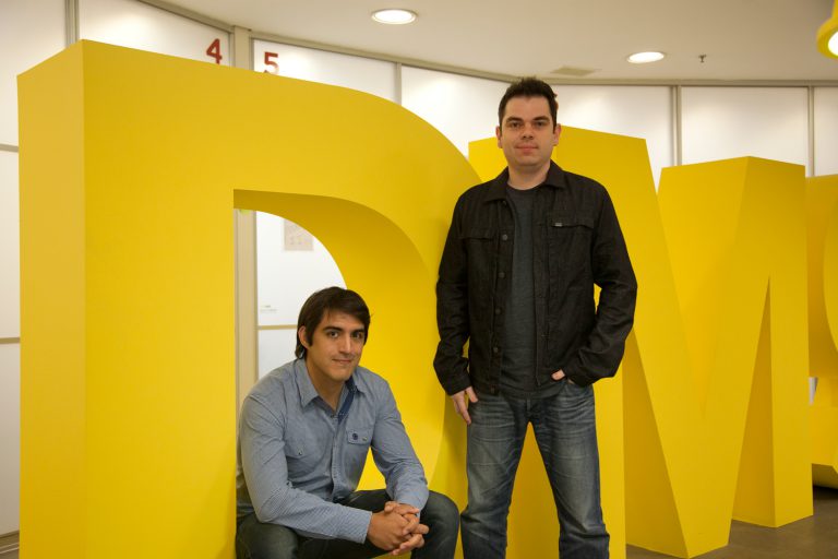 DM9 contrata dupla