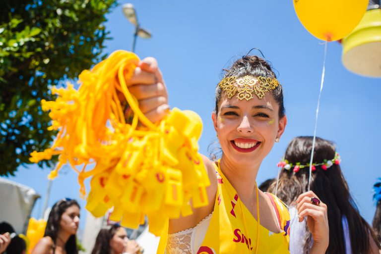 Skol distribui Apito de Respeito no Carnaval
