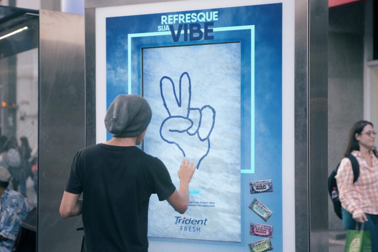 Trident e F/Nazca levam painel interativo para a Av. Paulista