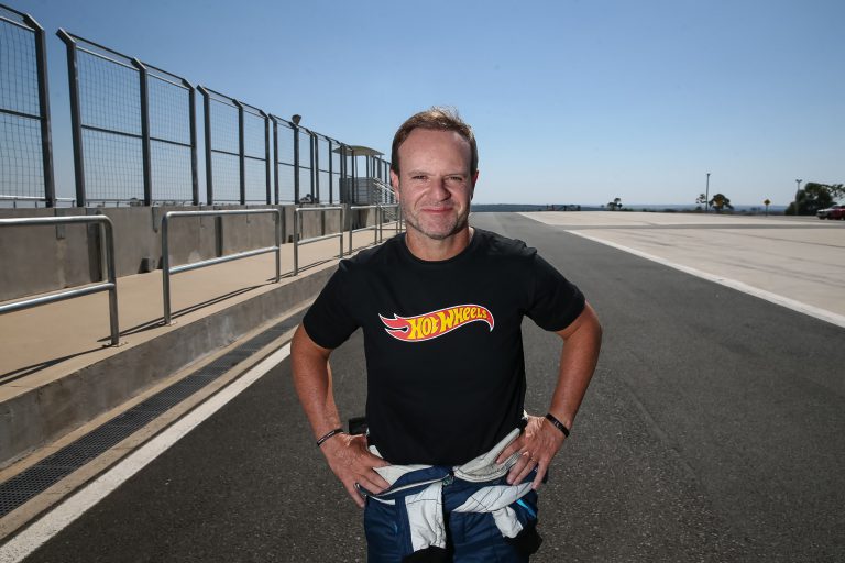 Rubens Barrichello vira motorista do Hot Wheels Uber