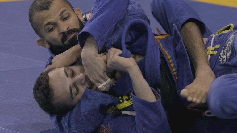 Mixer assina série para UFC e canal Combate