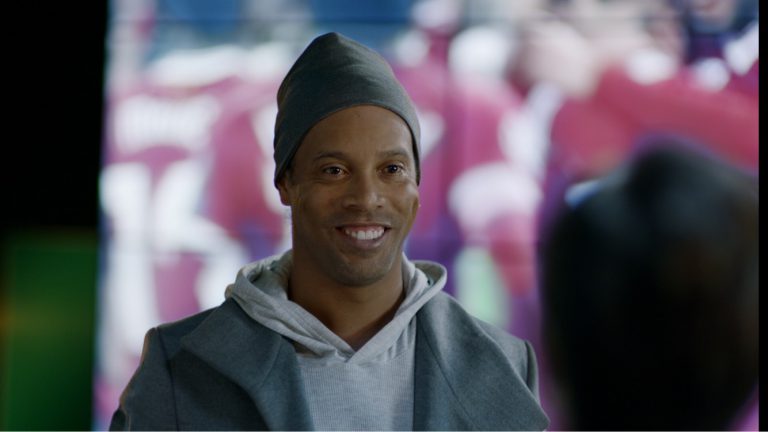 Ronaldinho Gaúcho vira maestro por Heineken
