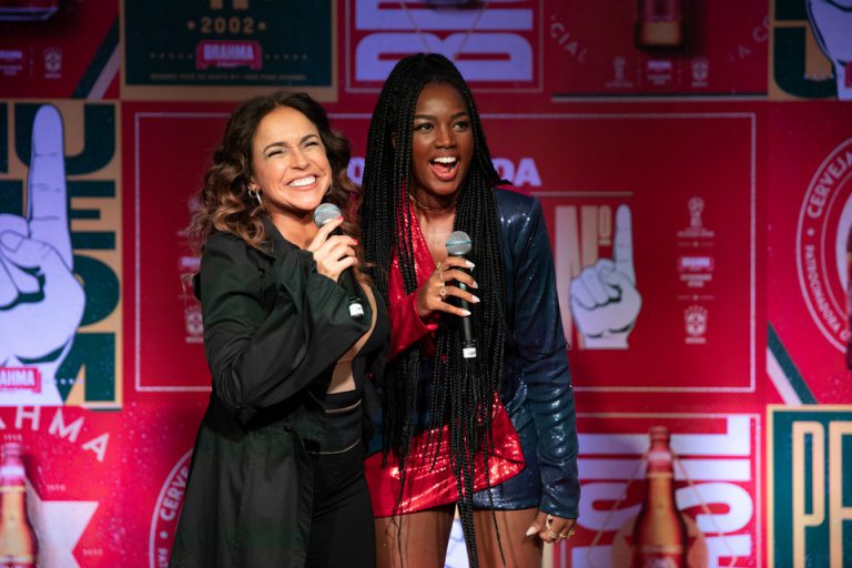 Copa 2018: Daniela Mercury e Iza regravam “Hino No.1”