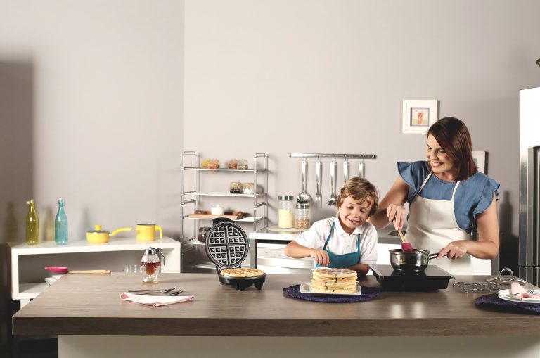 Apresentadores do Shoptime em campanha do Dia das Mães