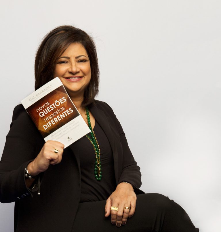 Gal Barradas lança primeiro livro