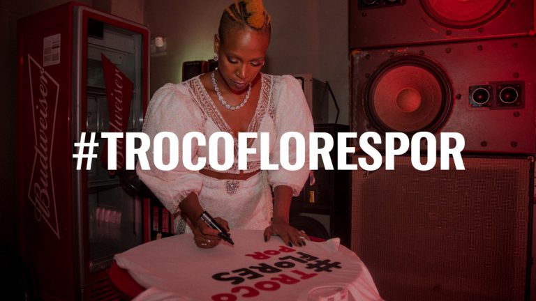 Budweiser: #TrocoFloresPor