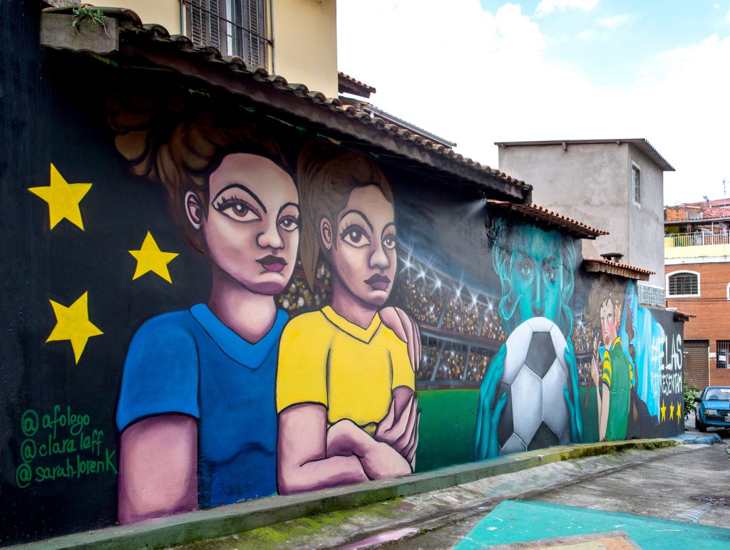 #ElasRepresentam quer brasileiros homenageando futebol feminino
