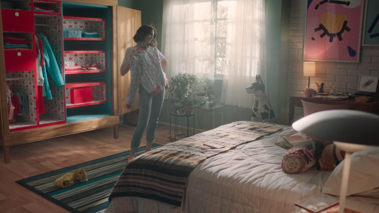 Enjoei apresenta armário infinito na TV
