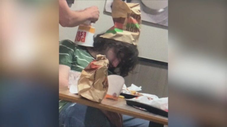 Burguer King usa imagens reais da madrugada para reforçar delivery