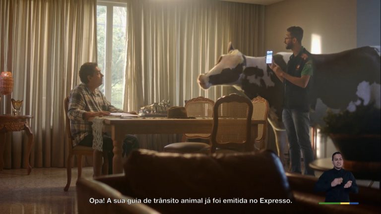 Para lançamento de plataforma, Governo de Goiás coloca vaca na sala