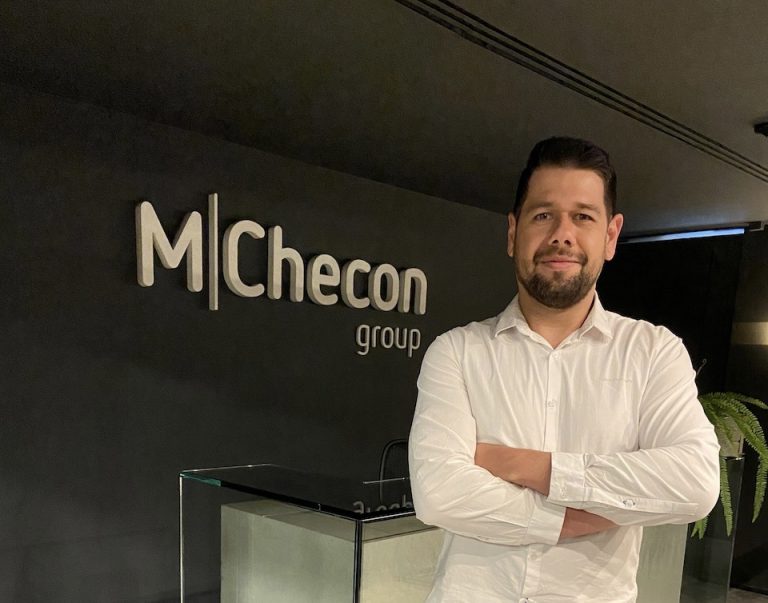 MChecon contrata para Criação e Comercial