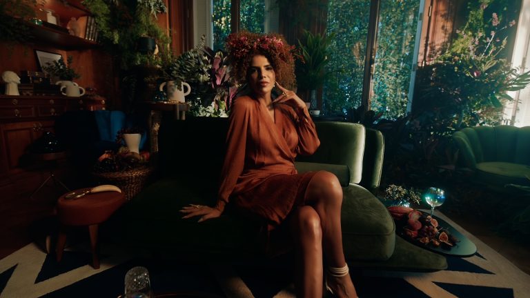 Clipe de Vanessa da Matta vira vitrine de WESTWING