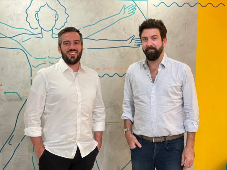 Jellyfish absorve Fluent no Brasil
