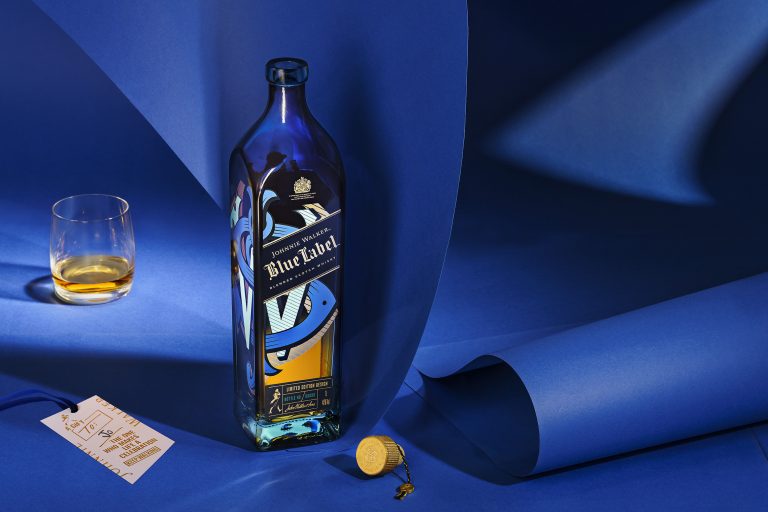 Johnnie Walker lança rótulos e gifts especiais para o fim do ano