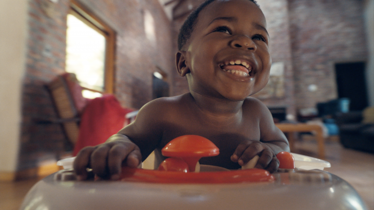 Huggies promove novo posicionamento na América Latina