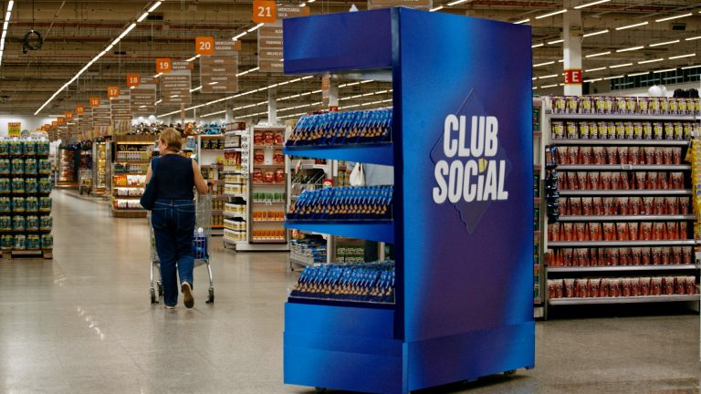 Club Social apresenta prateleita que “anda”