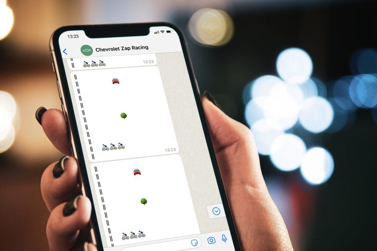 Jogo no Whatsapp alerta para o risco de dirigir e digitar no smartphone