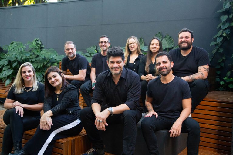 35 amplia equipe em diversas áreas