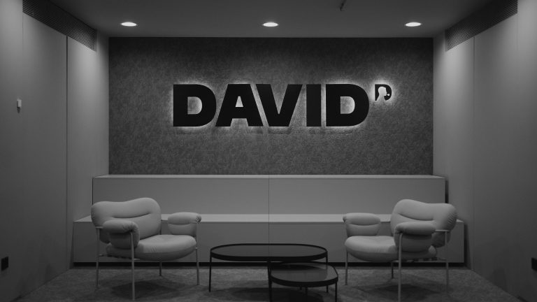 DAVID celebra 10 anos com nova identidade visual