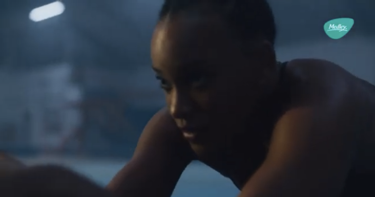 Medley aposta em Rebeca Andrade para falar sobre saúde mental