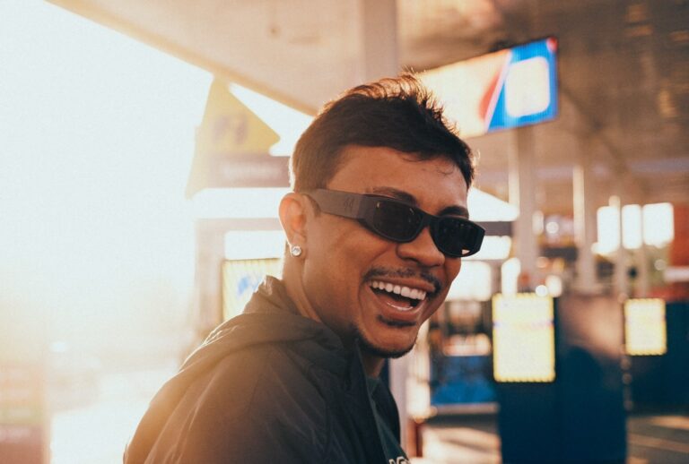 Chilli Beans e Ipiranga em novo clipe de Xamã
