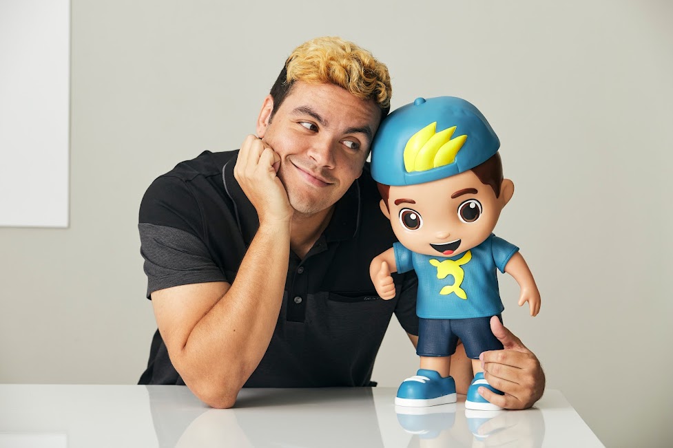 Luccas Neto assina com o SBT