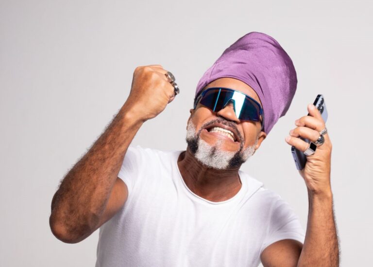 Carlinhos Brown estreia como embaixador da Betsul no Carnaval