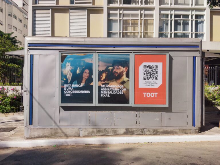 Toot transforma painéis e outdoors em pontos de concessionárias