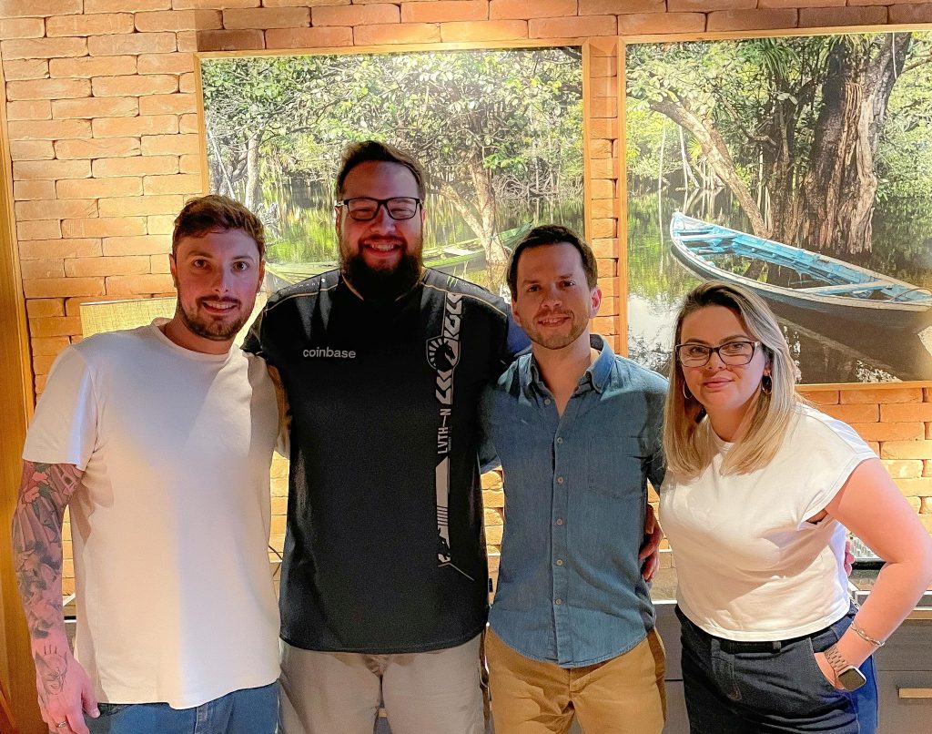 Uplify expande no Brasil e contrata