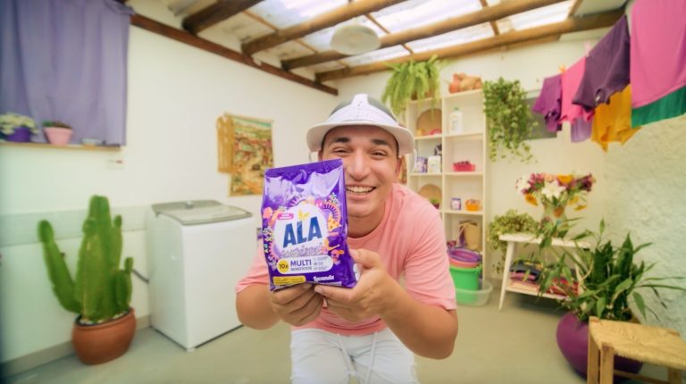João Gomes é o protagonista da campanha do Novo Ala