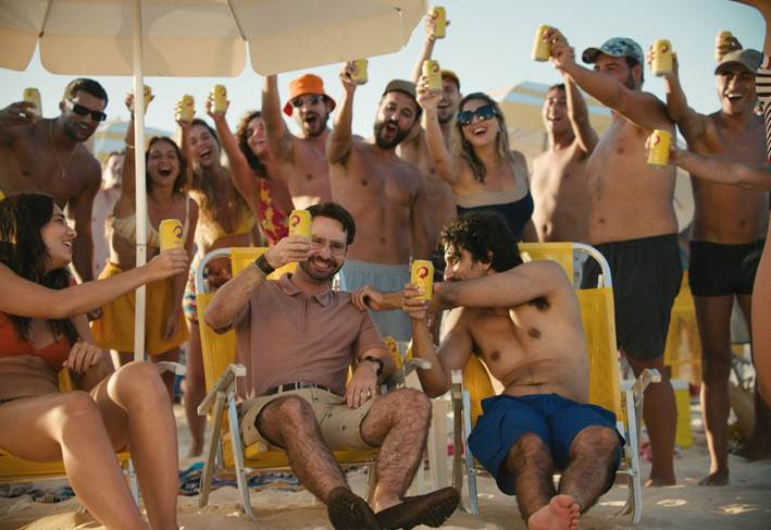 Skol lança campanha com paródia musical sobre escolhas “quadradas”