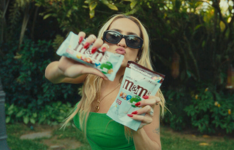 M&M’S Cookie chega com Hino da Biscoitagem com Luísa Perissé