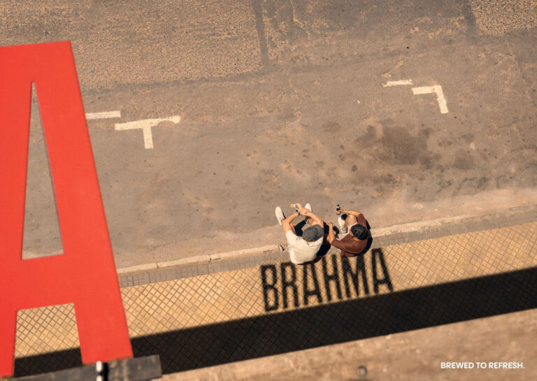 Brahma usa sombras como mídia no Paraguai