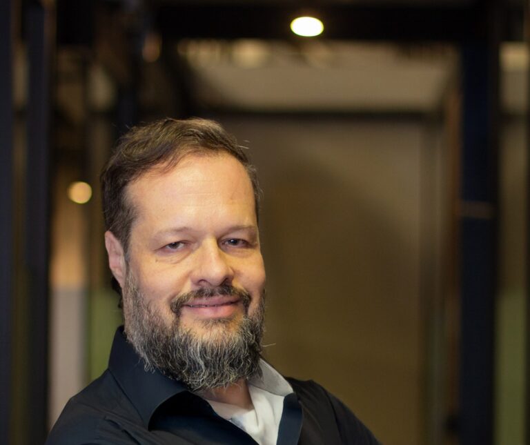 Fri.to contrata diretor de Criação