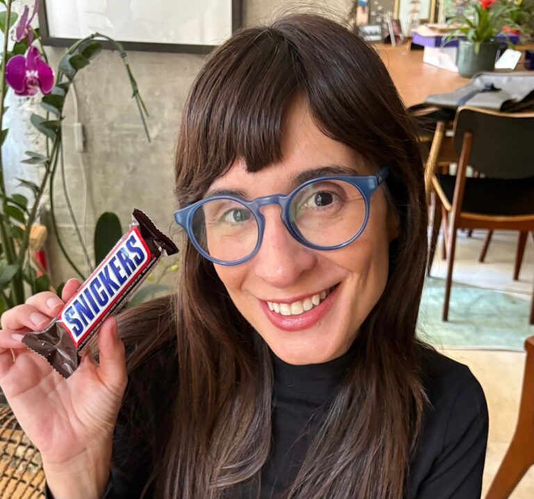 Fbiz transforma confusão de Camila Fremder em ação criativa para Snickers
