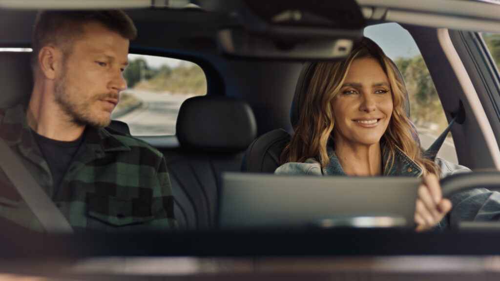 Geely apresenta SUV elétrico no Brasil com Fernanda Lima e Rodrigo Hilbert
