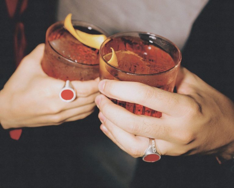 Campari e Class lançam anel em parceria que une tradição e streetwear