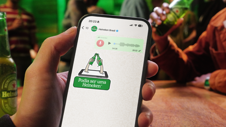Heineken transforma áudios longos de WhatsApp em encontros reais nos bares