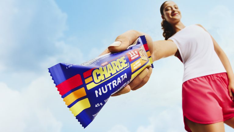 Charge Nutrata chega ao mercado com campanha 100% digital focada em rotina e performance