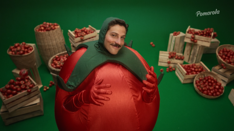 Pomarola leva o “molho” de Chay Suede da internet para a TV