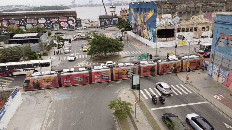Hershey’s transforma VLT em mídia e leva a Páscoa para as ruas do Rio