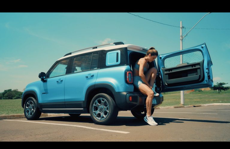 Influenciadores vivem 21 dias com SUV elétrico da Chevrolet