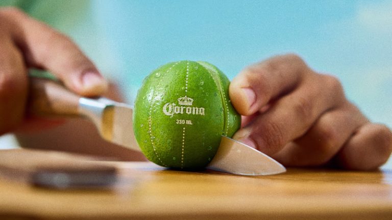 Corona transforma limão em mídia global