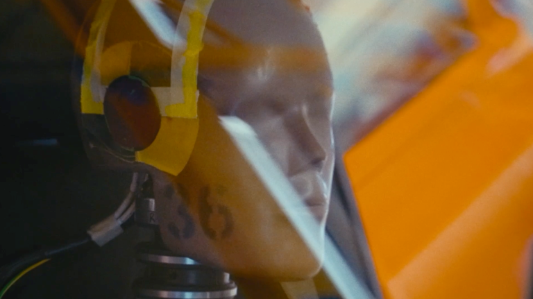 Volvo transforma crash test dummy em protagonista para reforçar legado de segurança