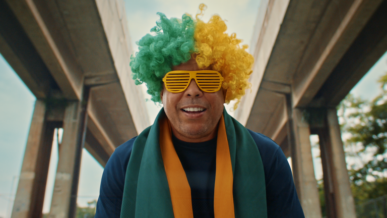 Itaú entra em campo com o torcedor e Ronaldo