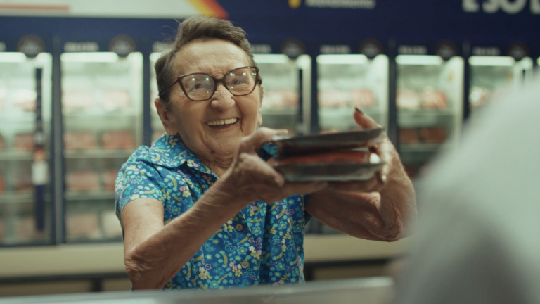 Friboi traz a “mãe do Valdir” para reforçar marca