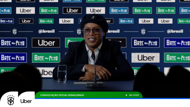 Ronaldinho faz convocação dos “parças” em estreia da Uber no futebol brasileiro