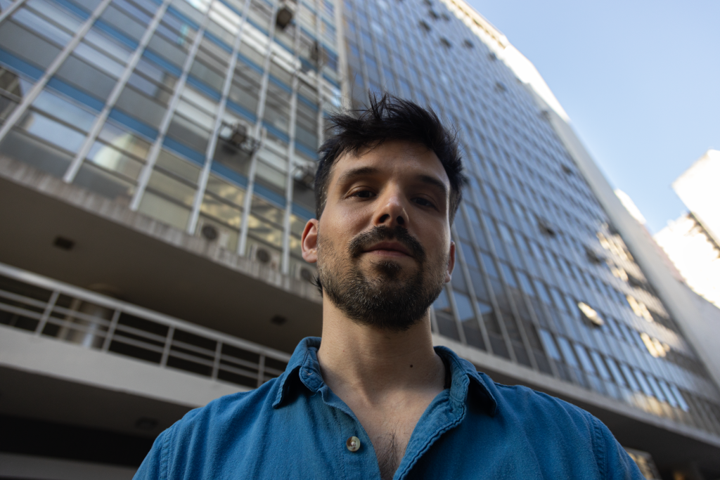 Felipe Adami inicia nova fase na Café Royal