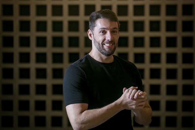 Spark contrata para acelerar estratégia de IA