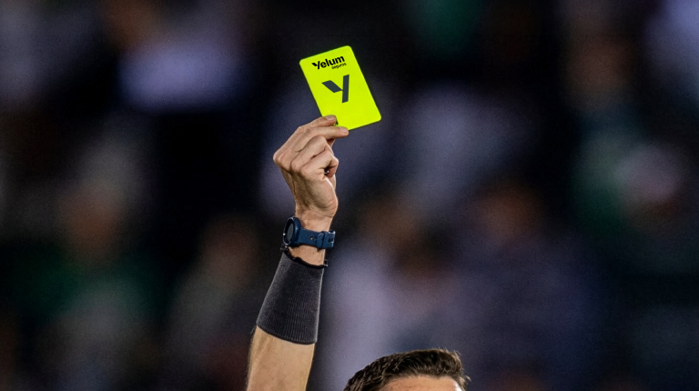 Yelum leva marca aos cartões amarelos da arbitragem